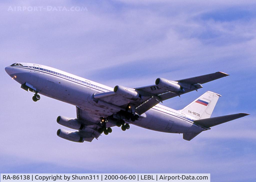 RA-86138, 1993 Ilyushin Il-86 C/N 51483210096, Taking off from rwy 07... Aeroflot c/s without titles... Operated by Continental Airways.