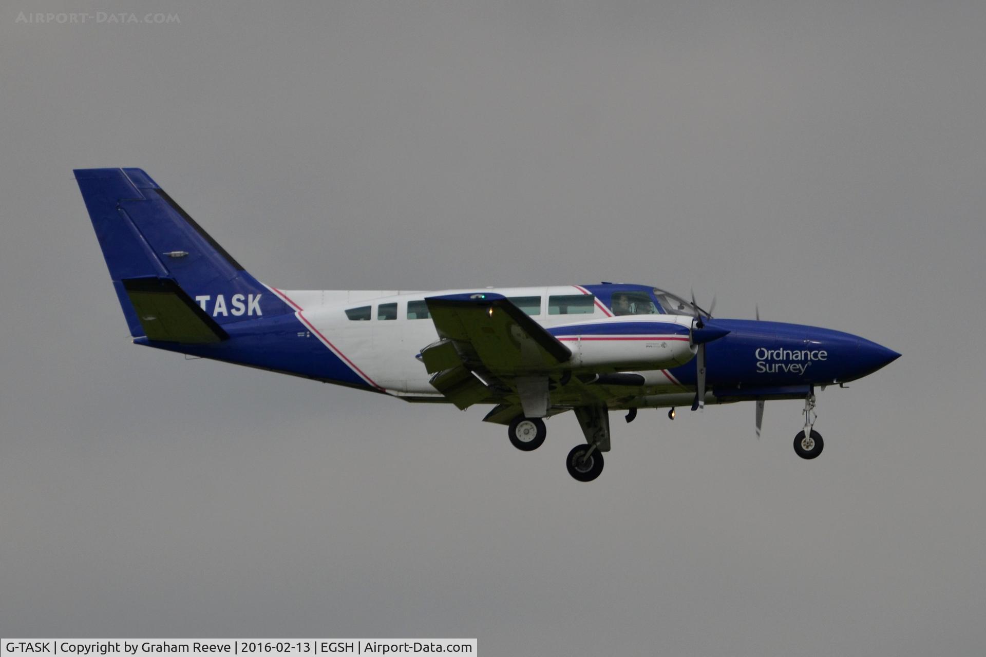 G-TASK, 1982 Cessna 404 Titan C/N 404-0829, Landing at Norwich.