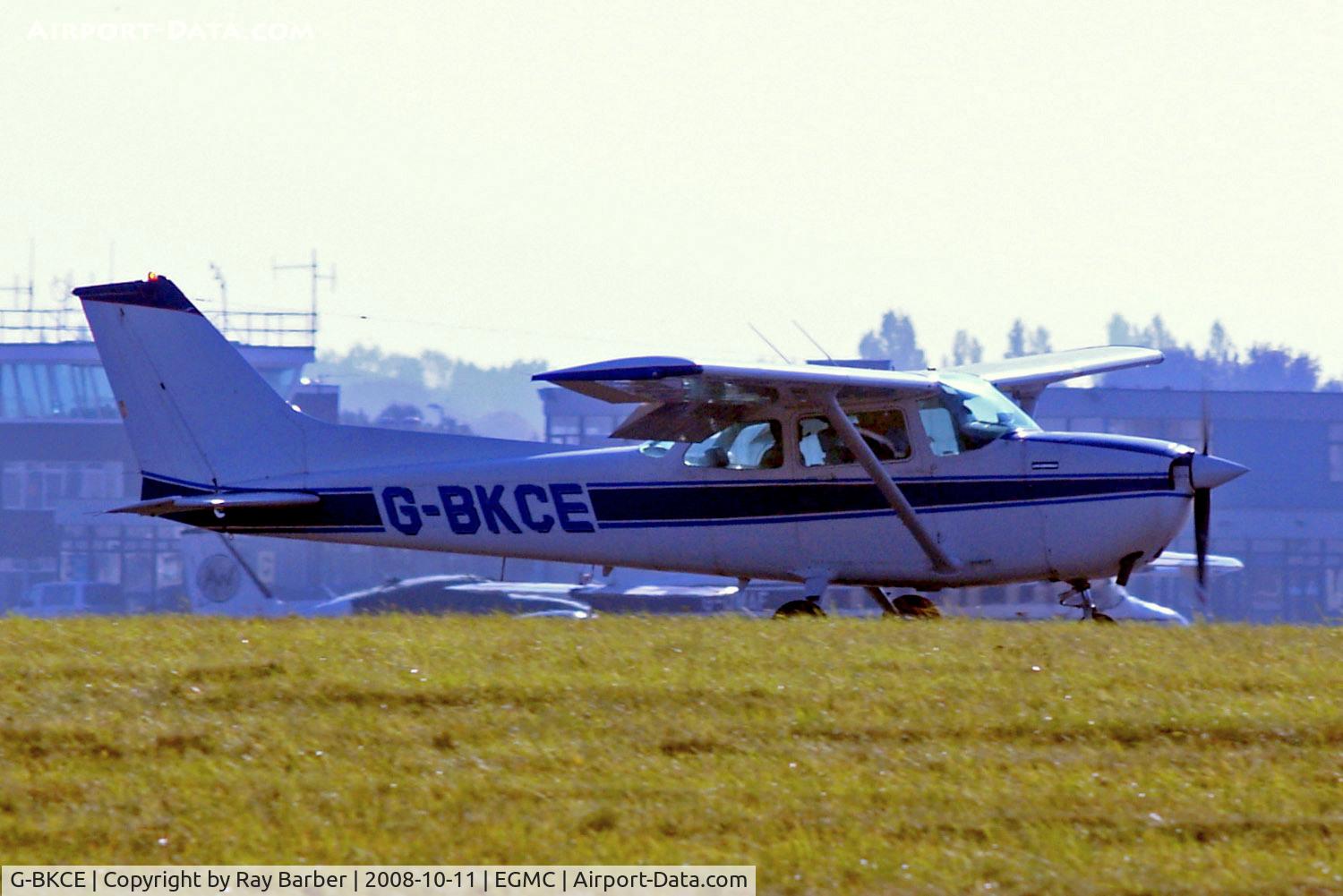 G-BKCE, 1982 Reims F172P Skyhawk C/N 2135, R/Cessna F.172P Skyhawk [2135] Southend~G 11/10/2008