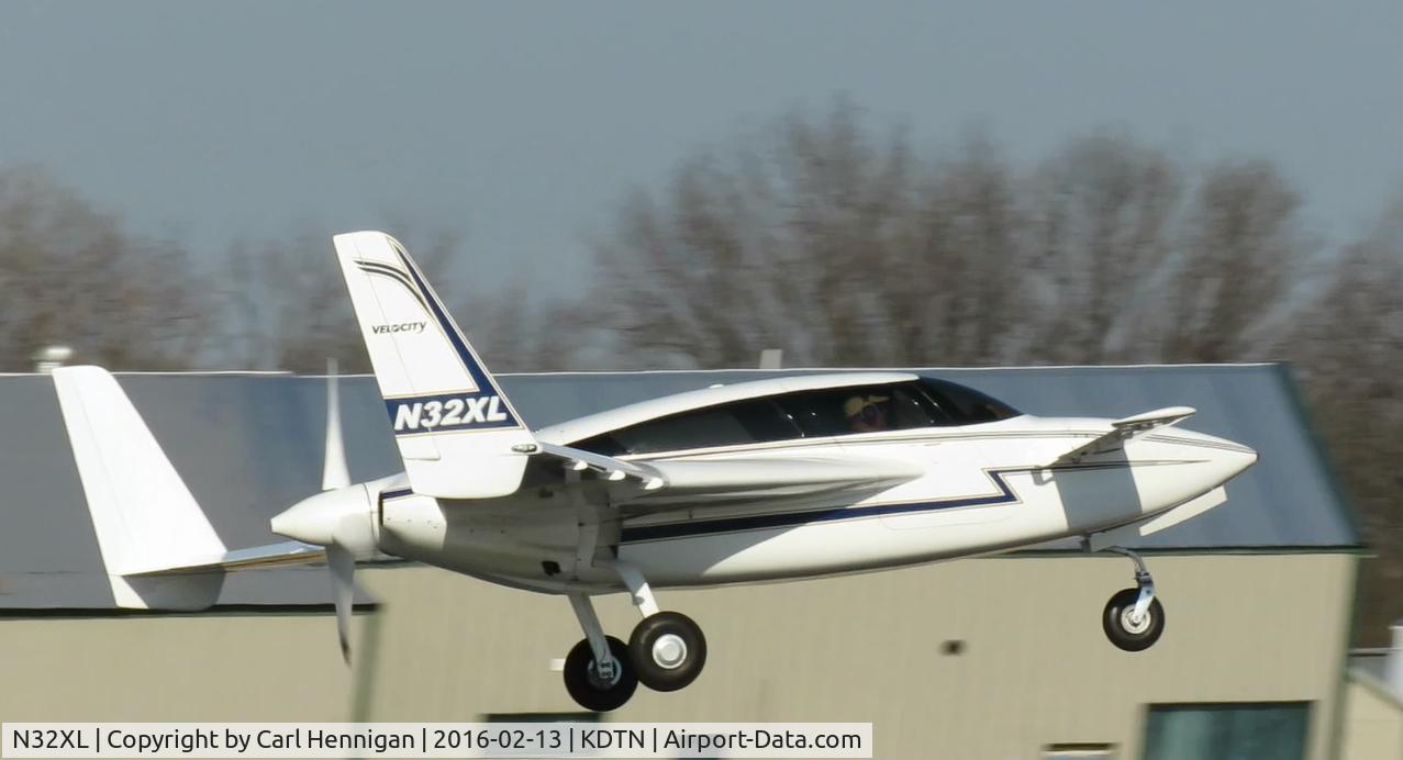 N32XL, Velocity Velocity XL RG C/N N474, Landing runway 14