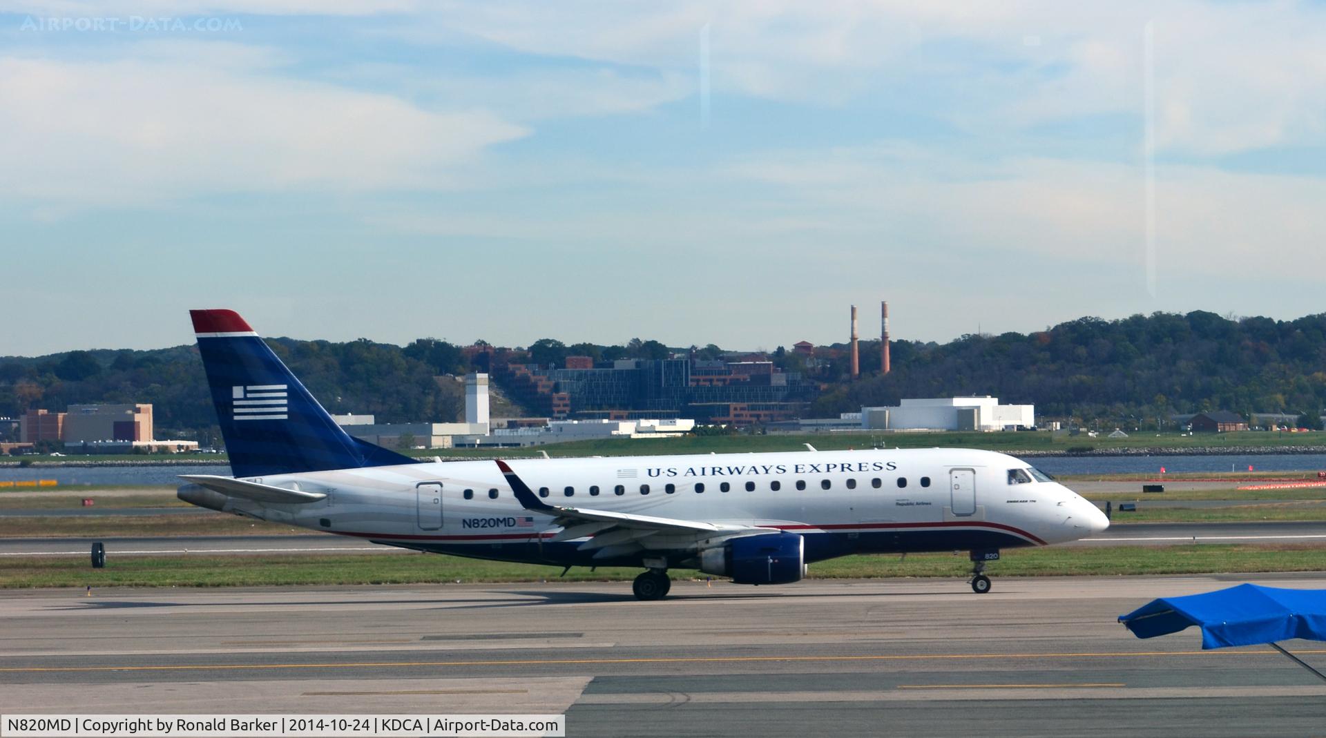 N820MD, 2004 Embraer 170SU (ERJ-170-100SU) C/N 17000041, Taxi National
