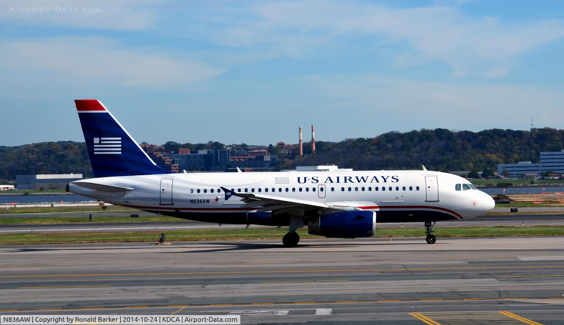 N836AW, 2005 Airbus A319-132 C/N 2570, Taxi National
