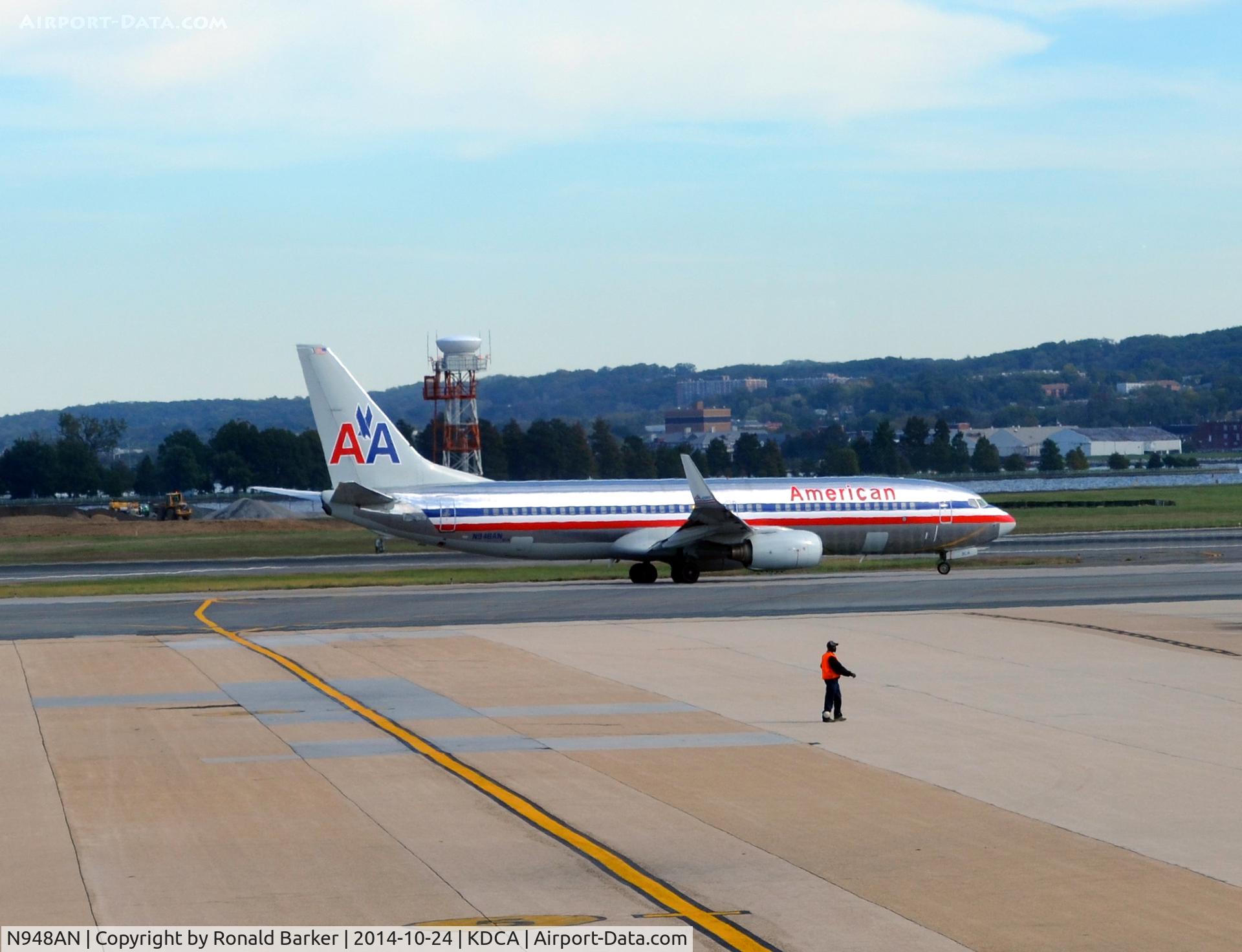 N948AN, 2000 Boeing 737-823 C/N 30086, Taxi National