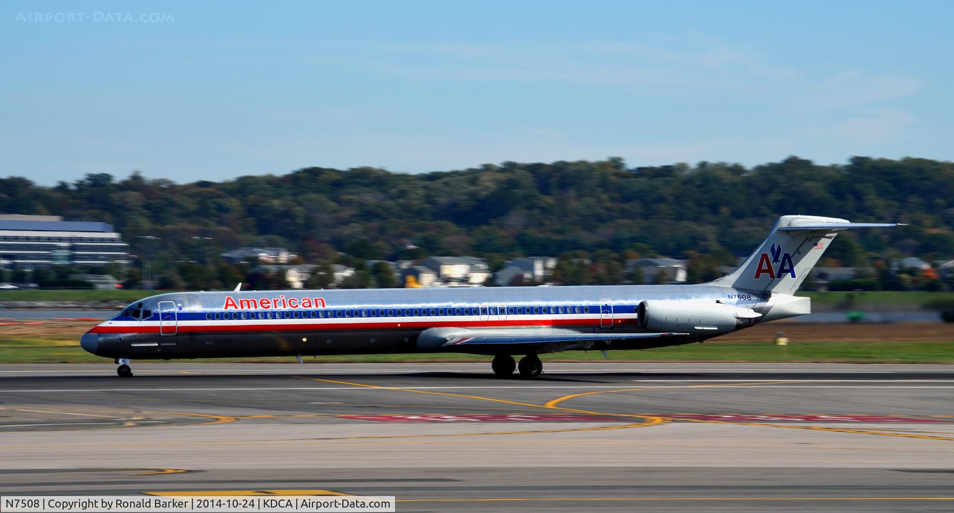 N7508, 1989 McDonnell Douglas MD-82 (DC-9-82) C/N 49802, Takeoff roll National
