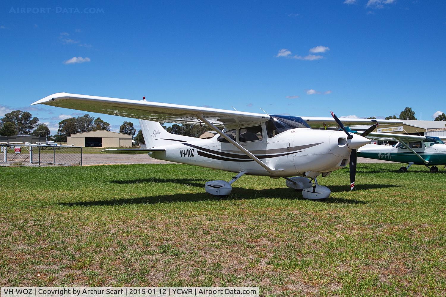 VH-WOZ, 2000 Cessna 182S Skylane C/N 18280812, VH-WOZ Cowra NSW 2015