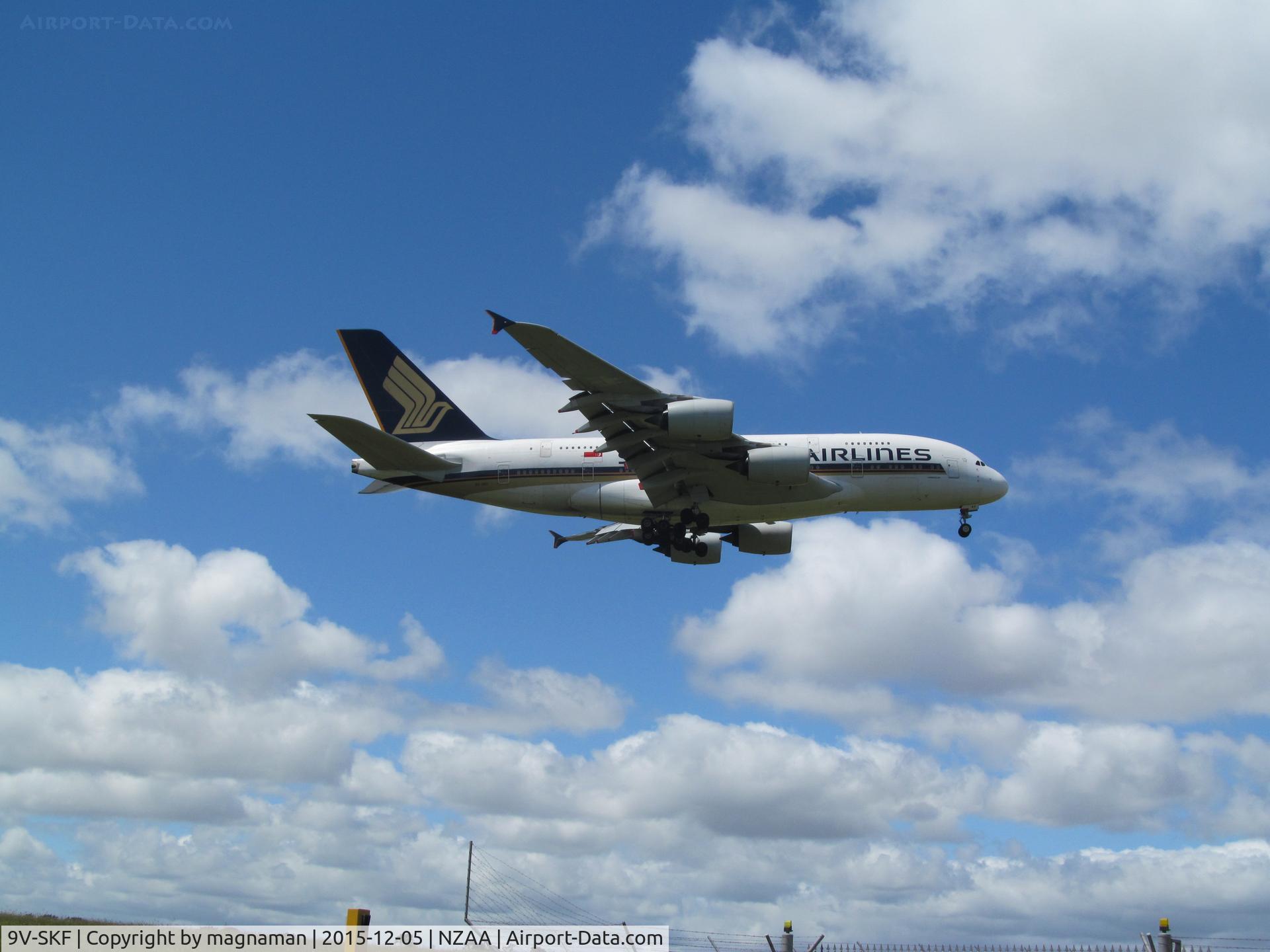 9V-SKF, 2008 Airbus A380-841 C/N 012, parallel to lookout area just east of threshold