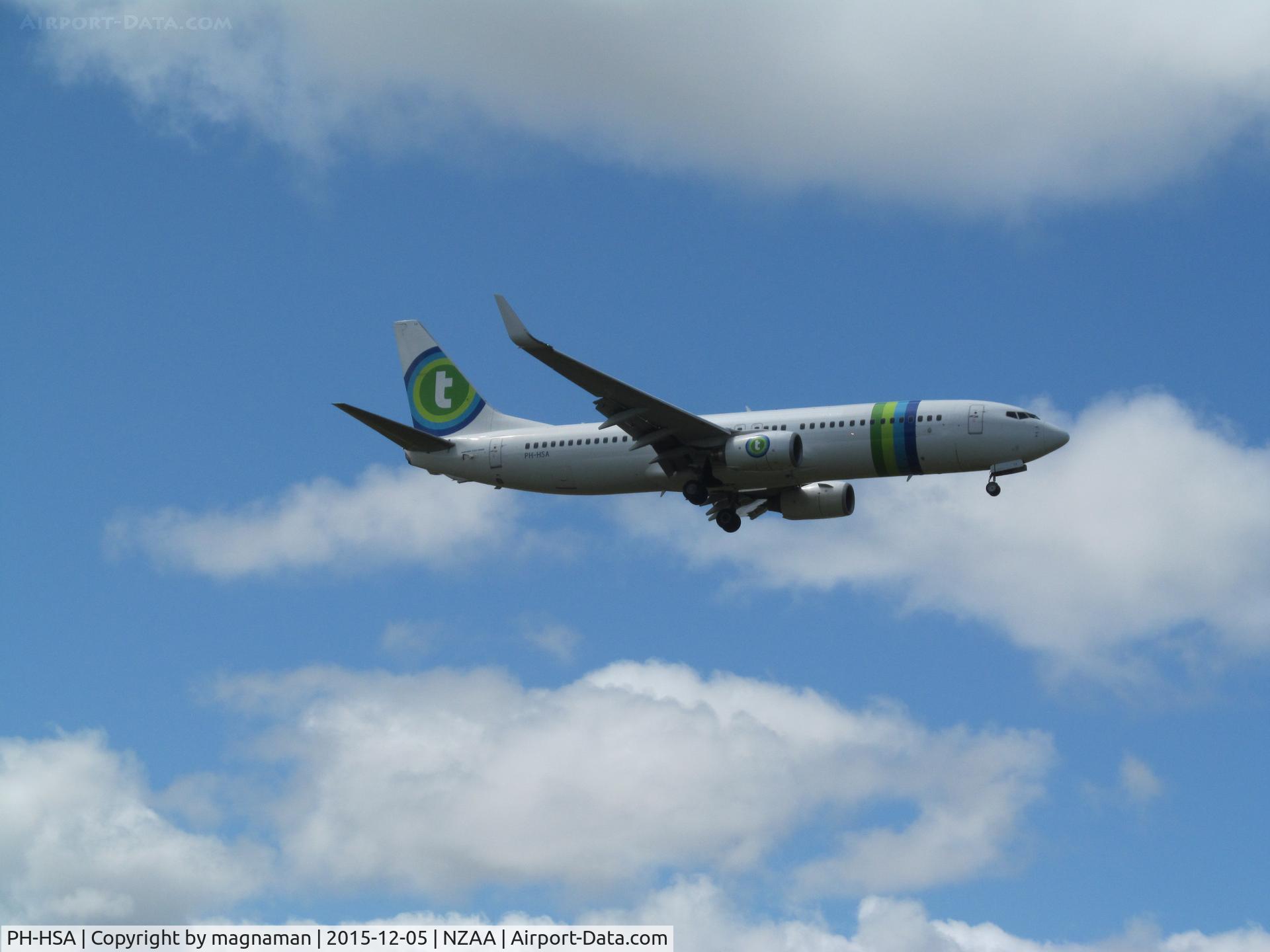 PH-HSA, 2009 Boeing 737-8K2 C/N 34171, landing at AKL - on lease to Air Vanuatu