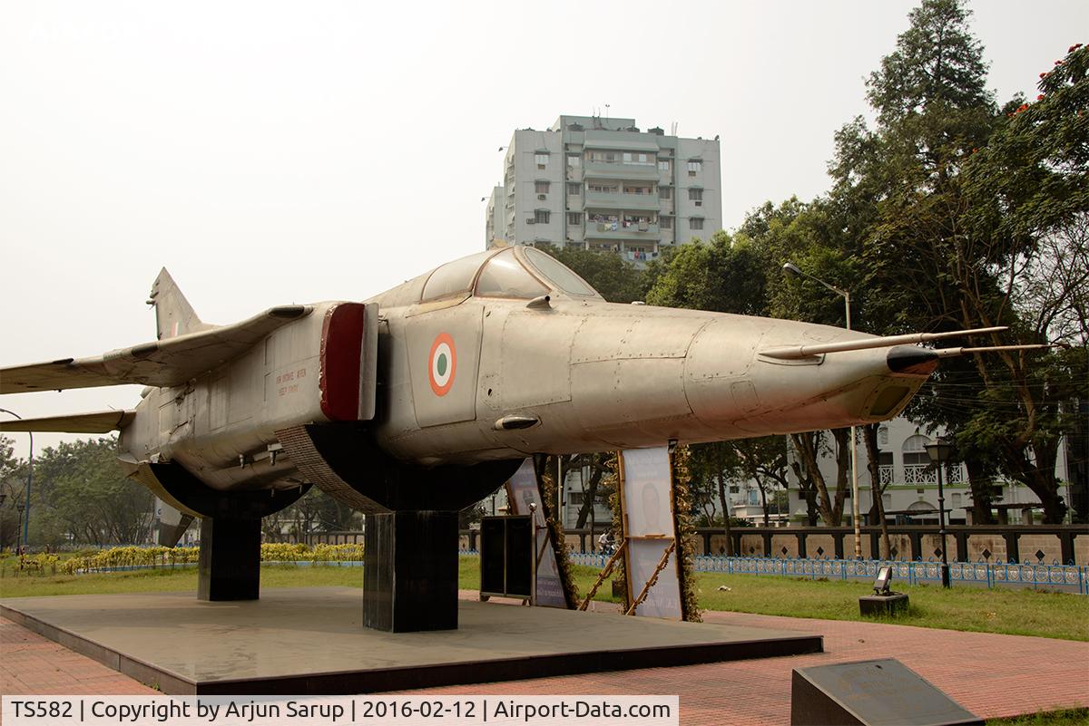 TS582, Mikoyan-Gurevich MiG 27M C/N Not found TS582, On display close to Hooghly River at Kolkata.