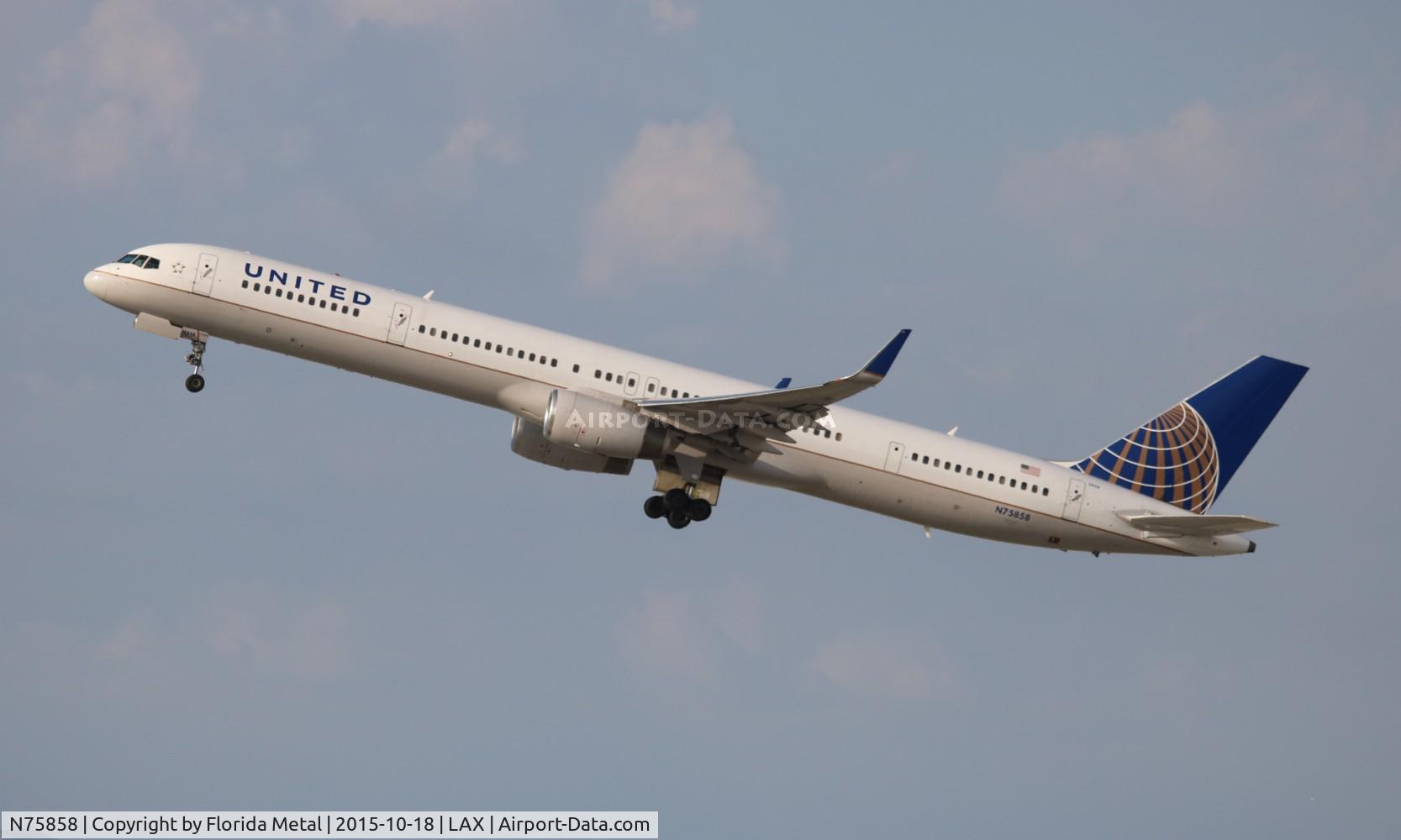 N75858, 2004 Boeing 757-324 C/N 32817, United