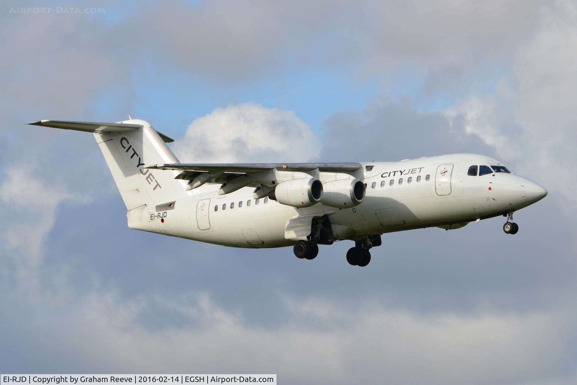 EI-RJD, 1998 BAE Systems Avro 146-RJ85 C/N E.2334, Landing at Norwich.