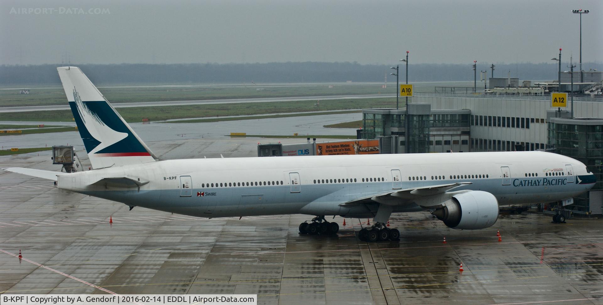 B-KPF, 2008 Boeing 777-367/ER C/N 36832/692, Cathay Pacific, is here parked at the gate at Düsseldorf Int'l(EDDL)