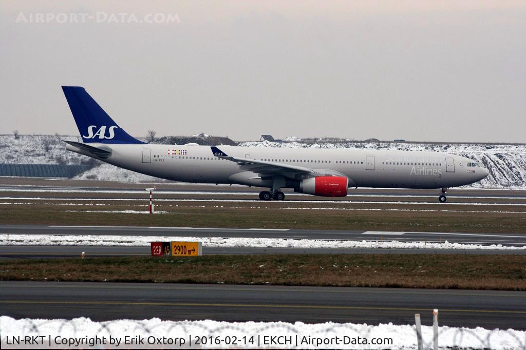 LN-RKT, 2016 Airbus A330-343E C/N 1697, LN-RKT taxing for takeoff as SK925 to IAD