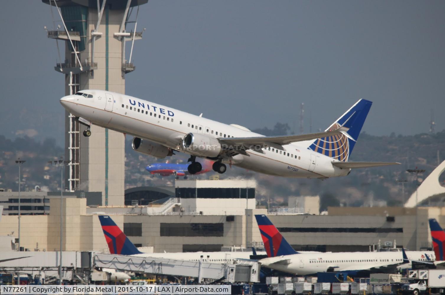 N77261, 2001 Boeing 737-824 C/N 31582, United