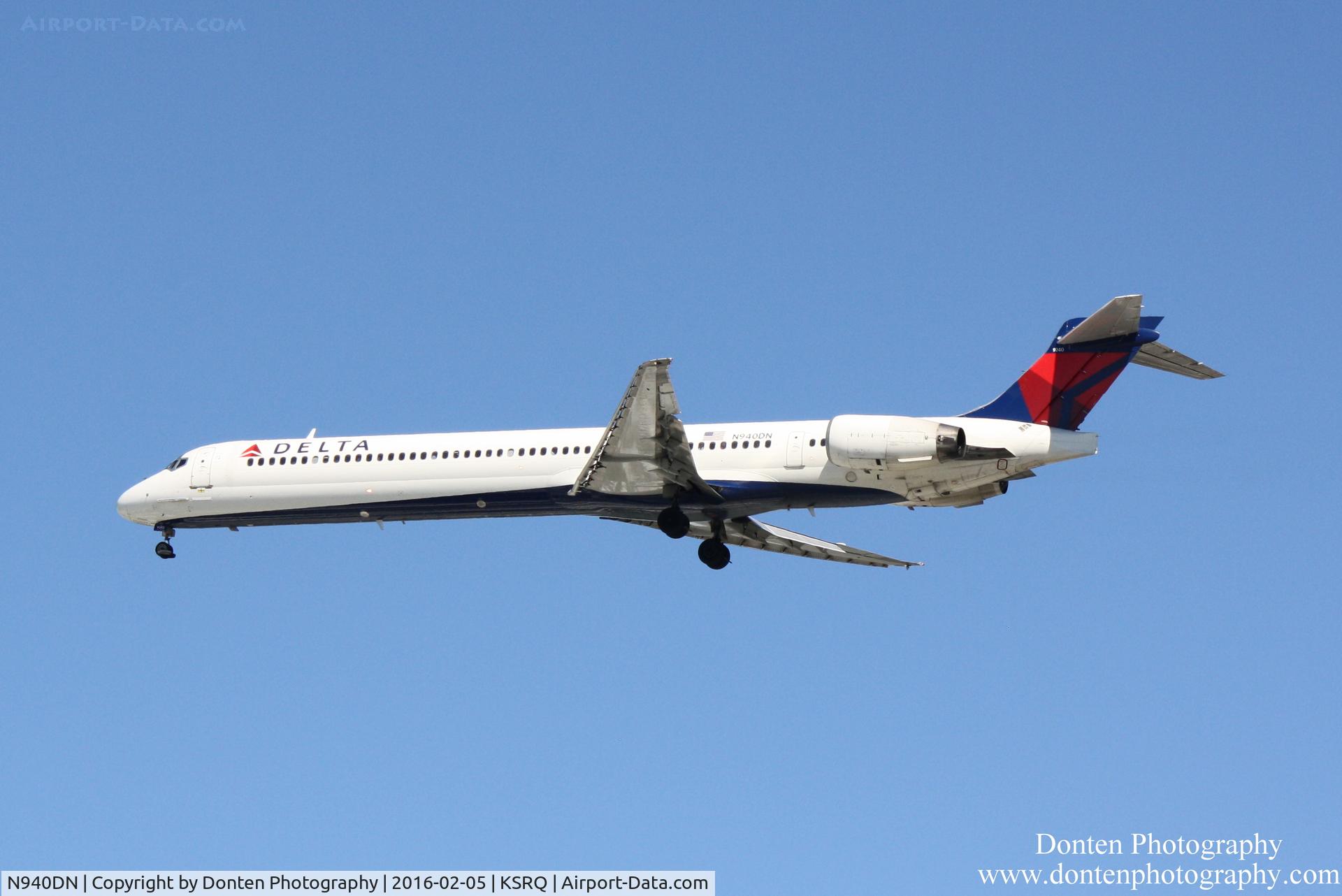 N940DN, 1997 McDonnell Douglas MD-90-30 C/N 53359, Delta Flight 1725 (N940DN) arrives at Sarasota-Bradenton International Airport following flight from Hartsfield-Jackson Atlanta Airport