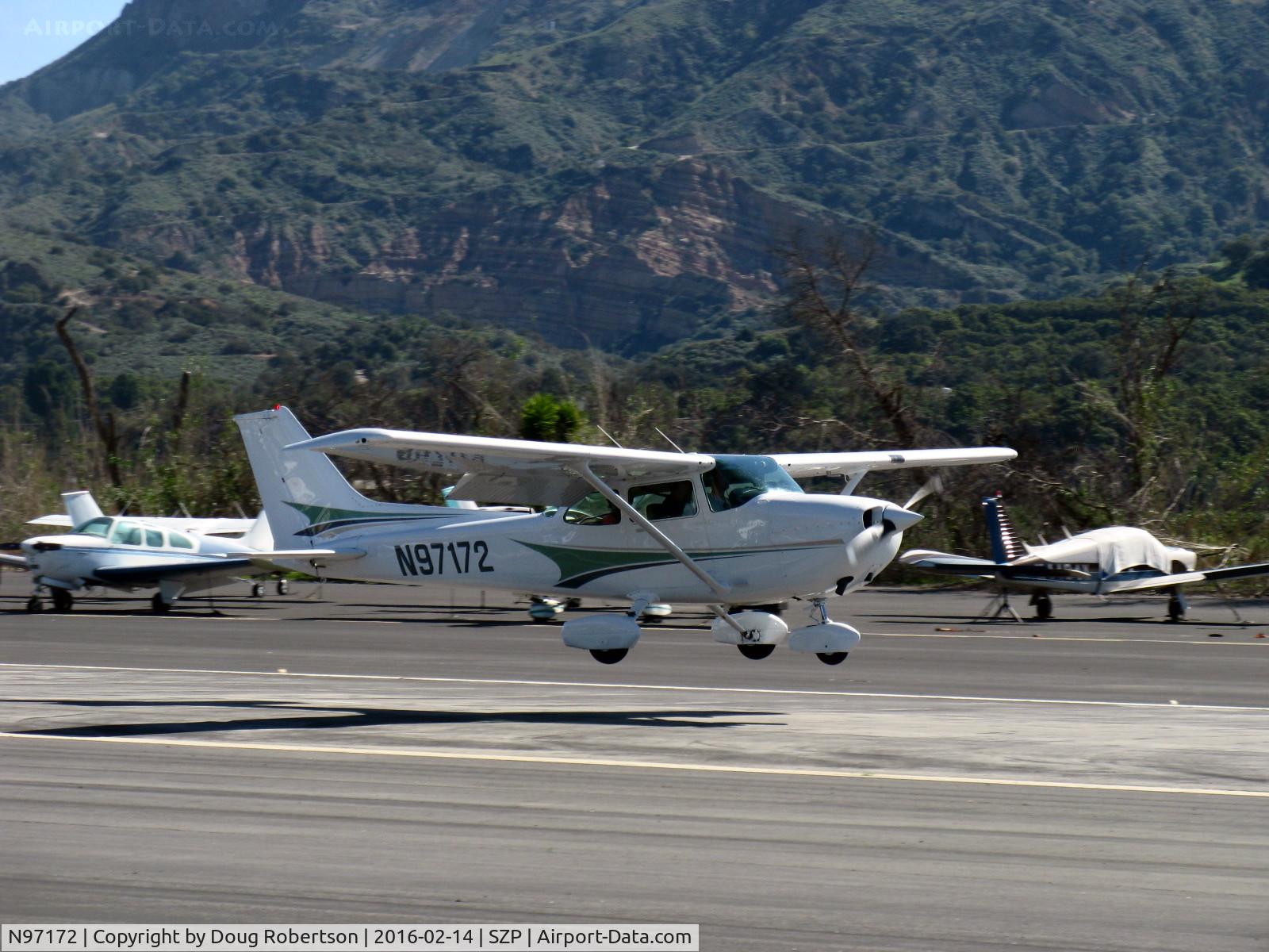 N97172, 1984 Cessna 172P C/N 17276162, 1984 Cessna 172P SKYHAWK, Lycoming O-320-D2J 160 Hp, of CP Aviation newly refinished, landing Rwy 22
