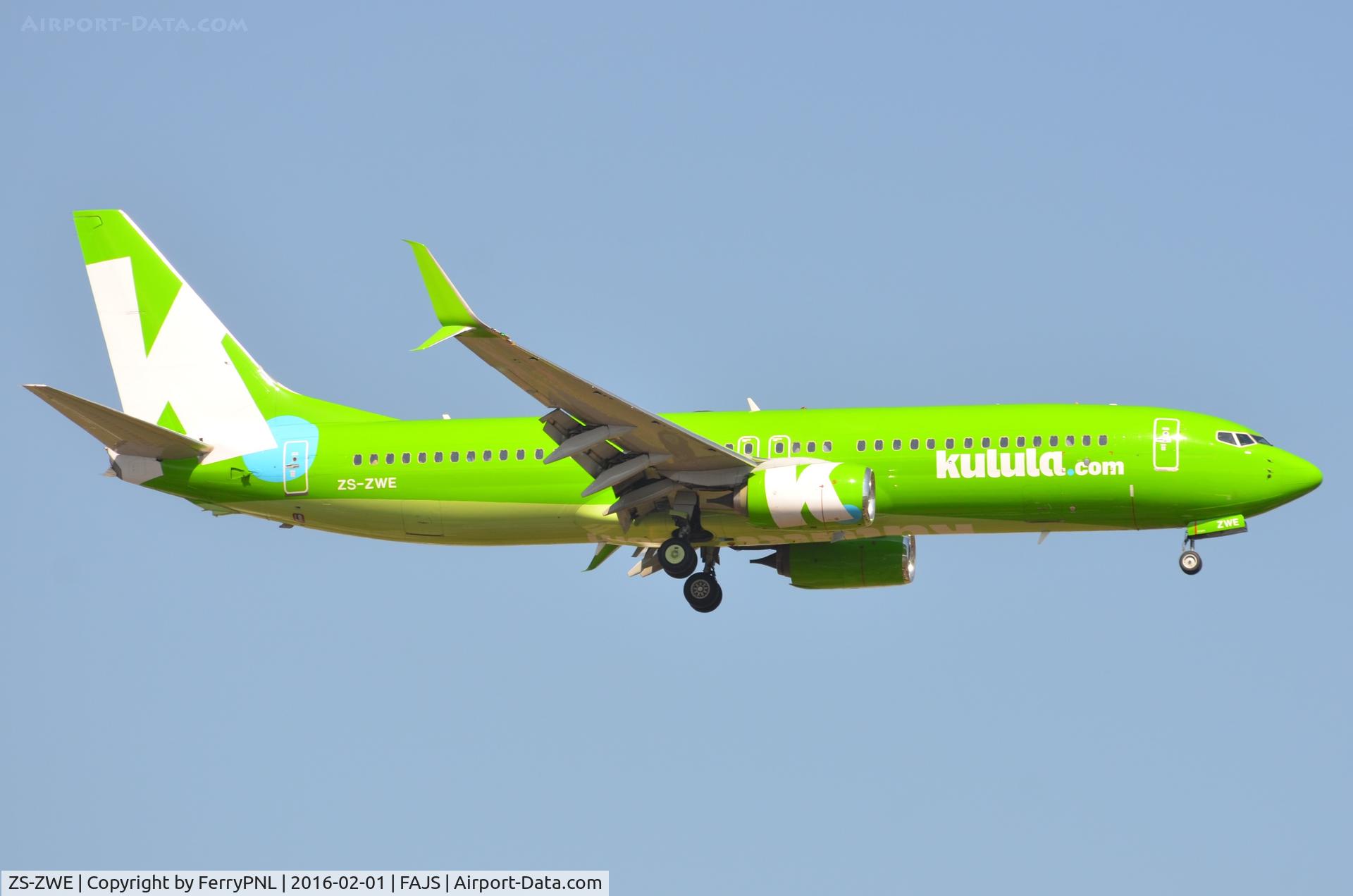 ZS-ZWE, 2015 Boeing 737-8LD C/N 40854, Kulula B738 on short final to JNB.