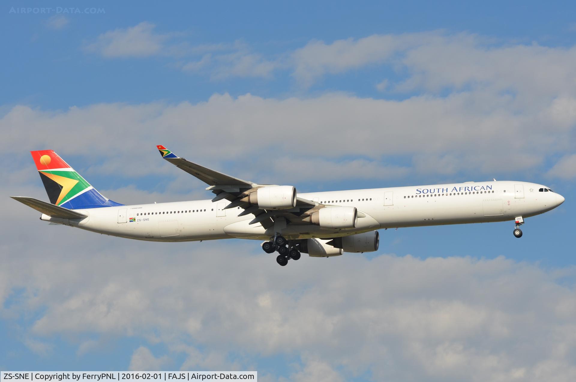 ZS-SNE, 2003 Airbus A340-642 C/N 534, SAA A346 landing at its base in JNB.