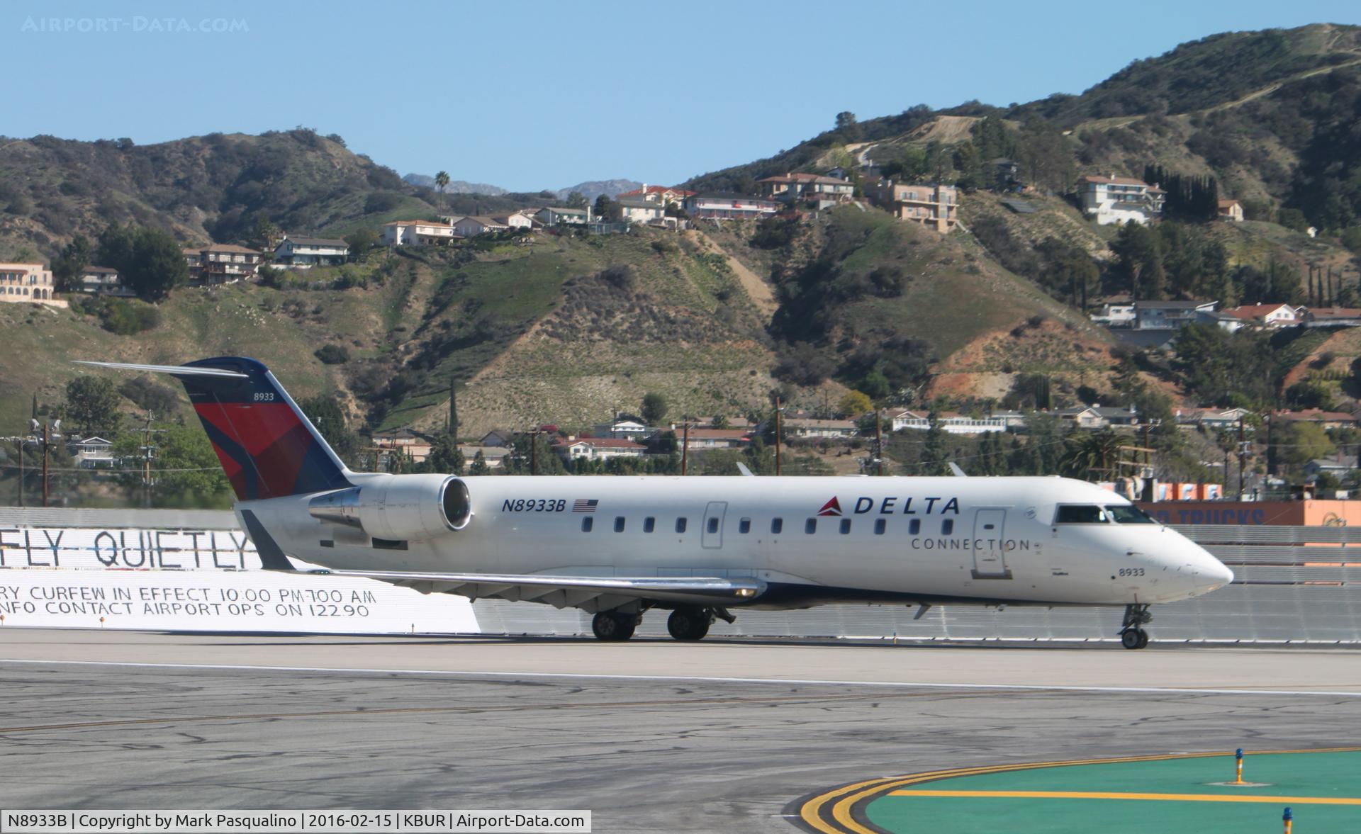 N8933B, 2004 Bombardier CRJ-200 (CL-600-2B19) C/N 7933, CL-600-2B19