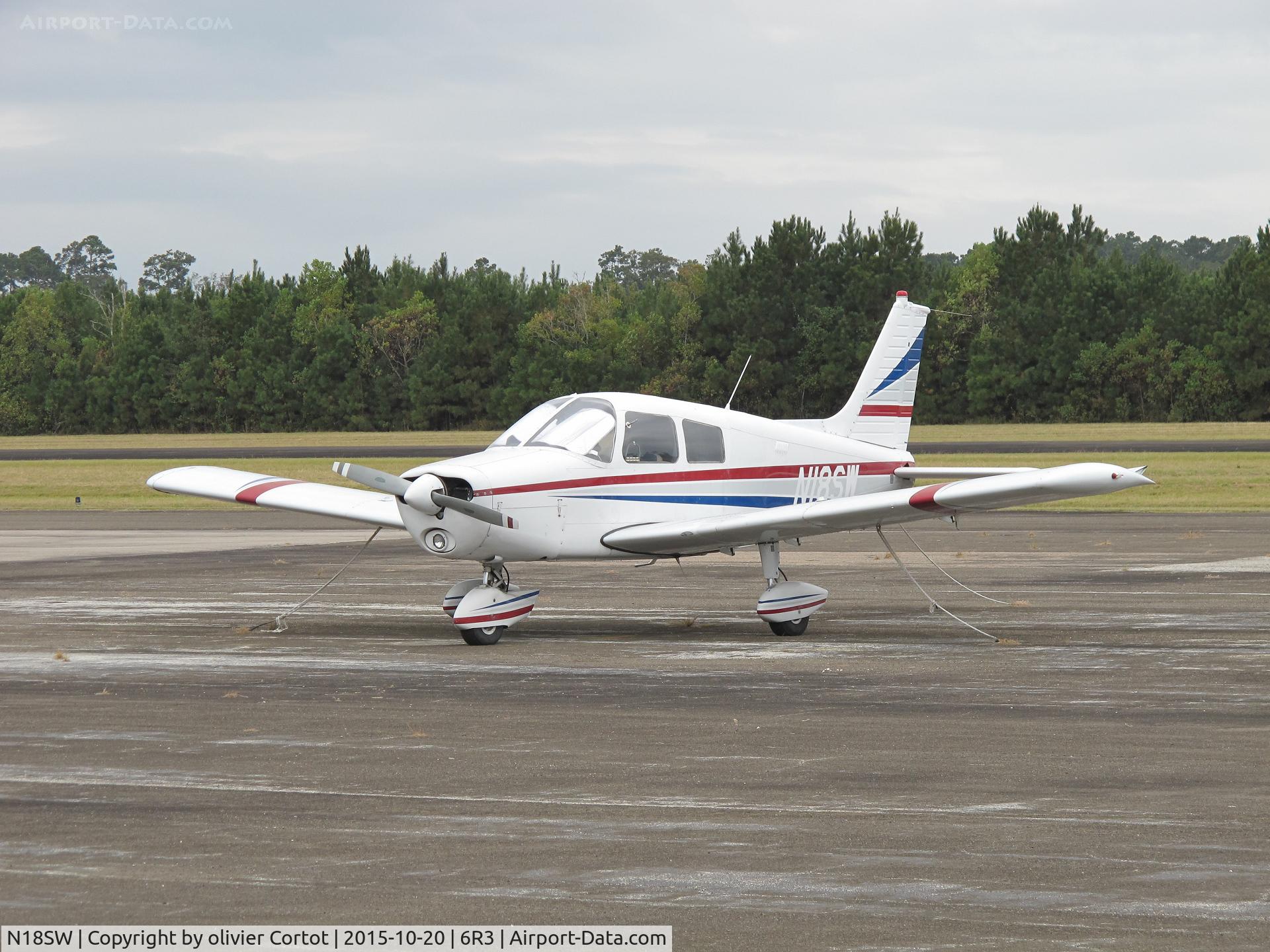 N18SW, 1973 Piper PA-28-140 C/N 28-7425049, closer look
