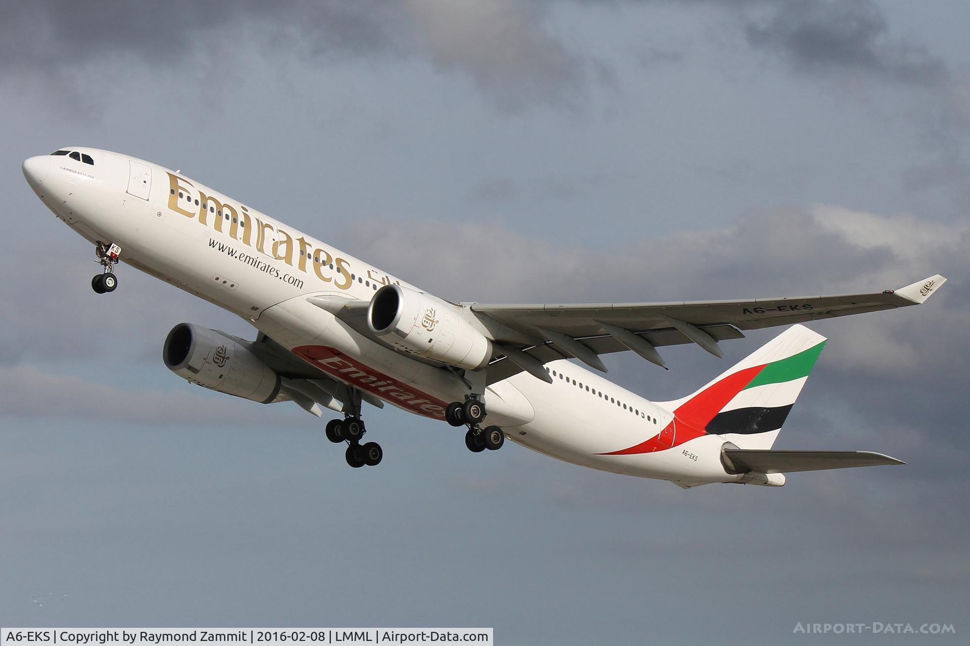 A6-EKS, 1999 Airbus A330-243 C/N 283, A330 A6-EKS Emirates Airlines