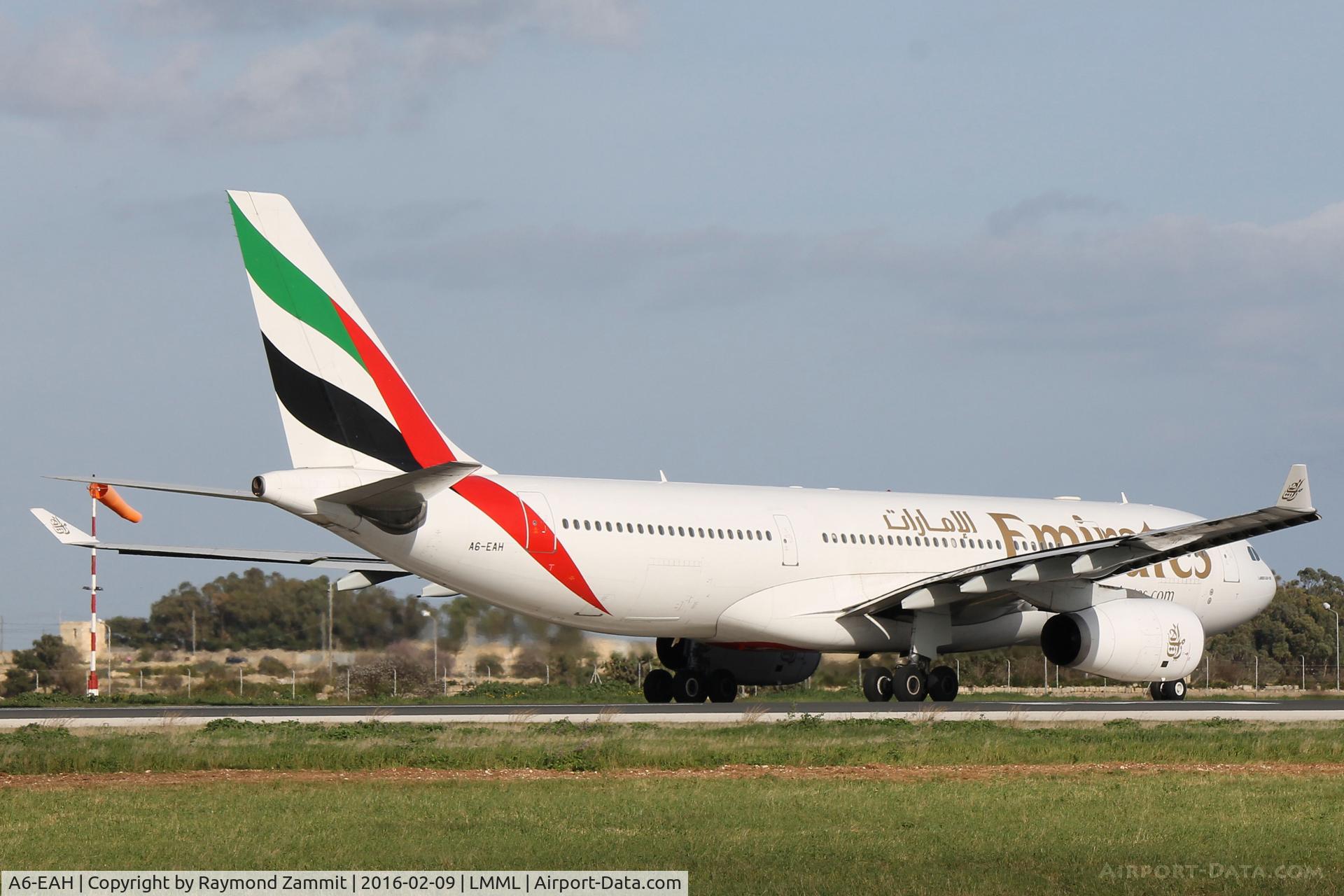 A6-EAH, 2001 Airbus A330-243 C/N 409, A330 A6-EAH Emirates Airlines
