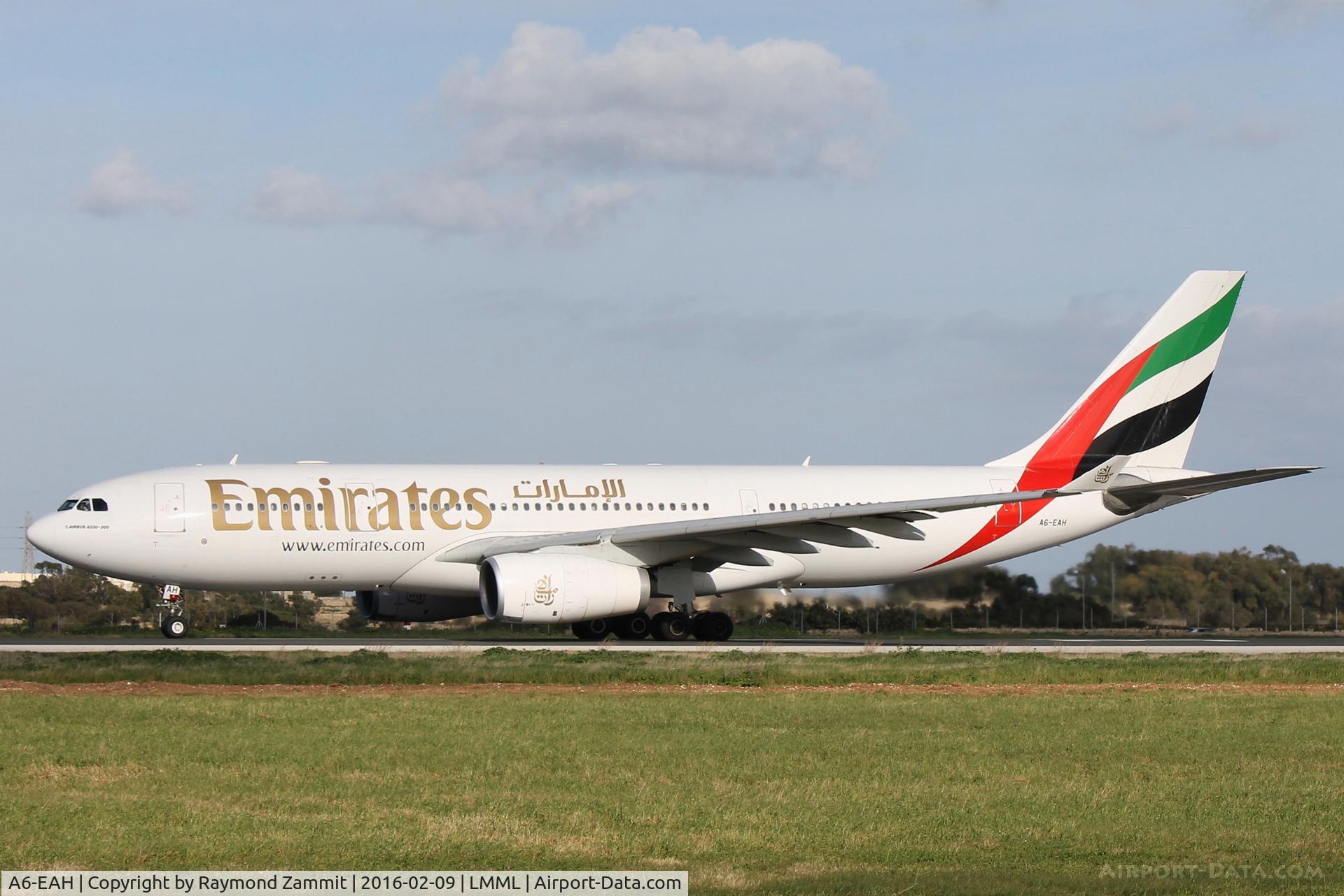 A6-EAH, 2001 Airbus A330-243 C/N 409, A330 A6-EAH Emirates Airlines