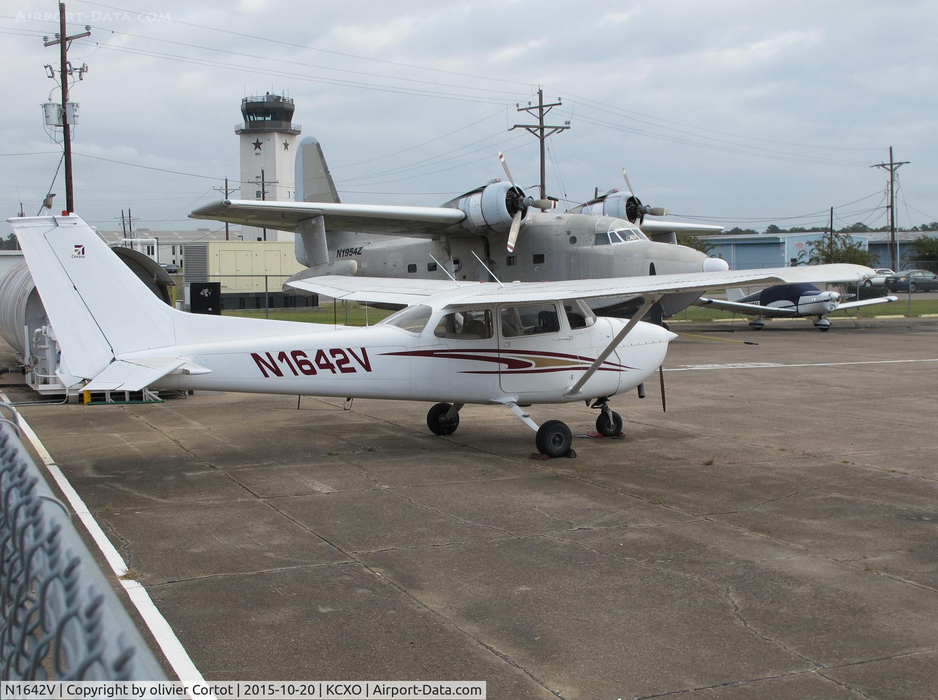 N1642V, 1974 Cessna 172M C/N 17263701, Lone star airport