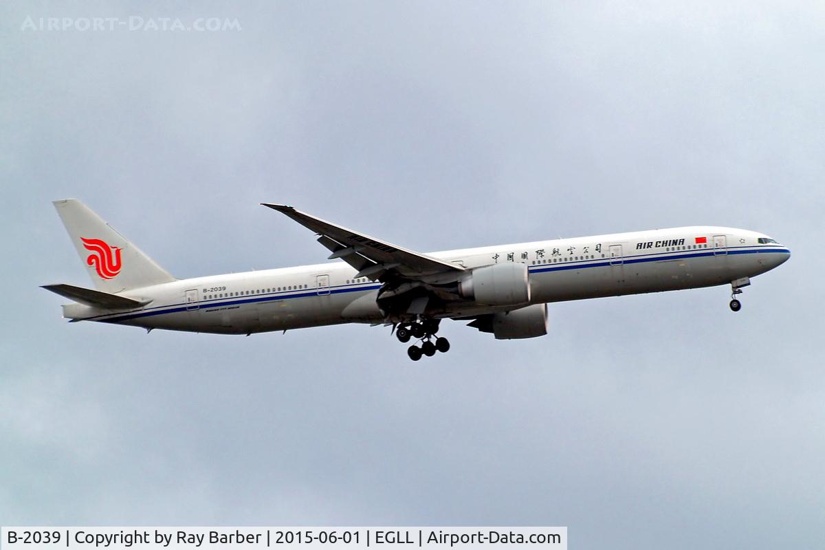 B-2039, 2013 Boeing 777-39L/ER C/N 38679, Boeing 777-39LER [38679] (Air China) Home~G 01/06/2015. On approach 27L.