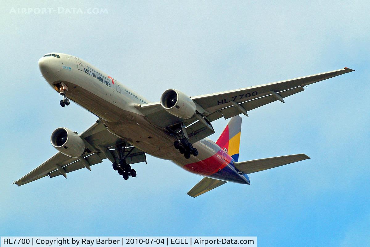 HL7700, Boeing 777-28E/ER C/N 30859, Boeing 777-28EER [30859] (Asiana Airlines) Home~G 04/07/2010. On approach 27R.