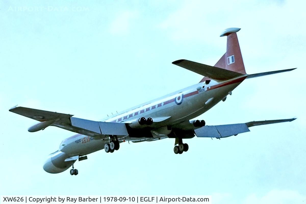 XW626, 1962 De Havilland DH.106 Comet C.4 C/N 6419, De Havilland DH.106 Comet 4(Mod) [6419] Farnborough~G 10/09/1978. Nimrod prototype. Taken from a slide.