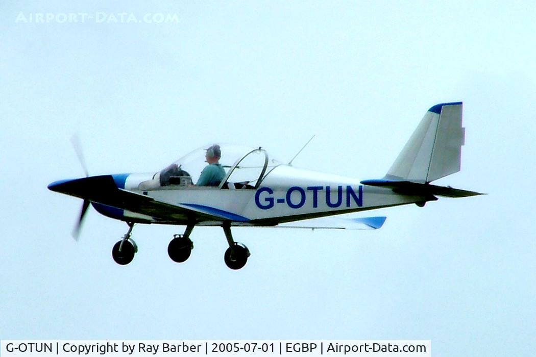 G-OTUN, 2002 Aerotechnik EV-97 Eurostar C/N PFA 315-13865, Evektor EV-97 Eurostar [PFA 315-13865] Kemble~G 01/07/2005