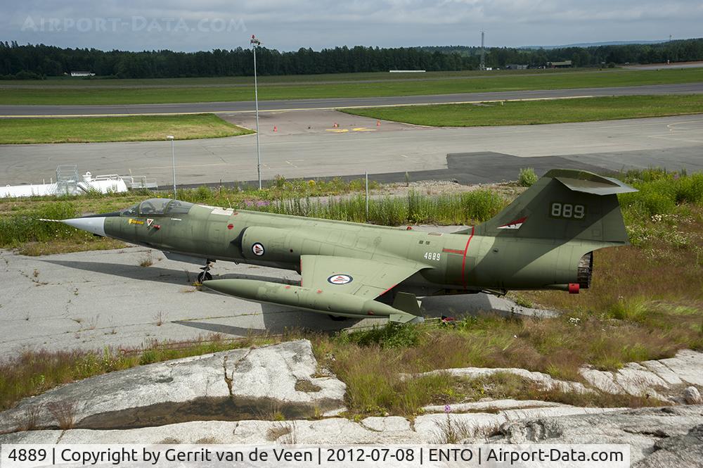 4889, Canadair CF-104 Starfighter C/N 683A-1189, Displayed at Torp airfield Norway in 334 SQ markings ex 104889 CAF