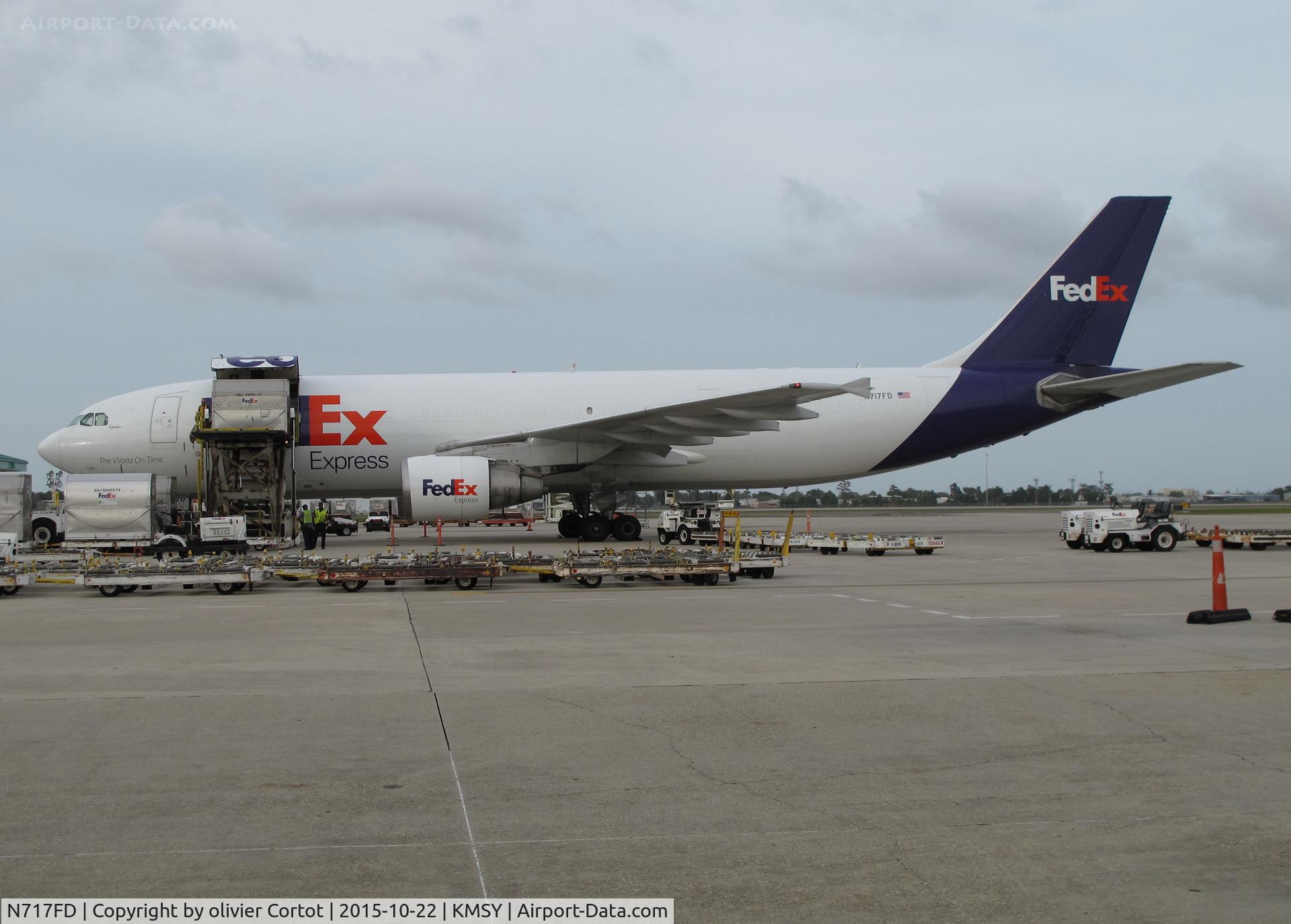 N717FD, 1987 Airbus A300B4-622 C/N 361, loading process at New Orleans airport