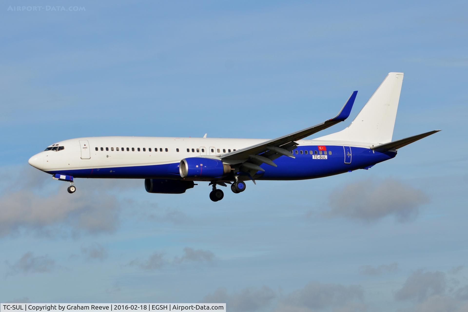 TC-SUL, 1998 Boeing 737-85F C/N 28822, Landing at Norwich in a different colour scheme.