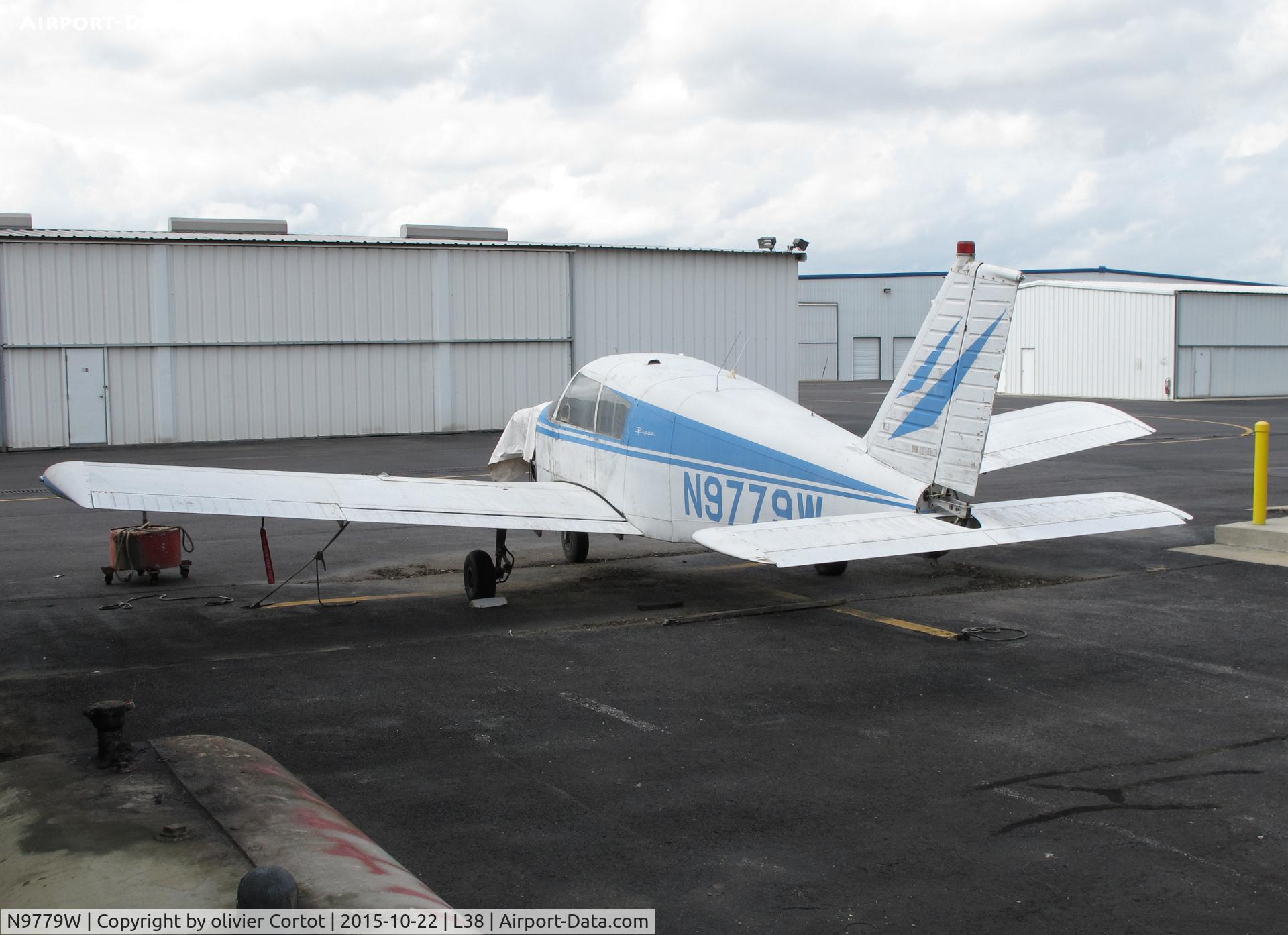 N9779W, 1967 Piper PA-28-140 C/N 28-23267, the other side
