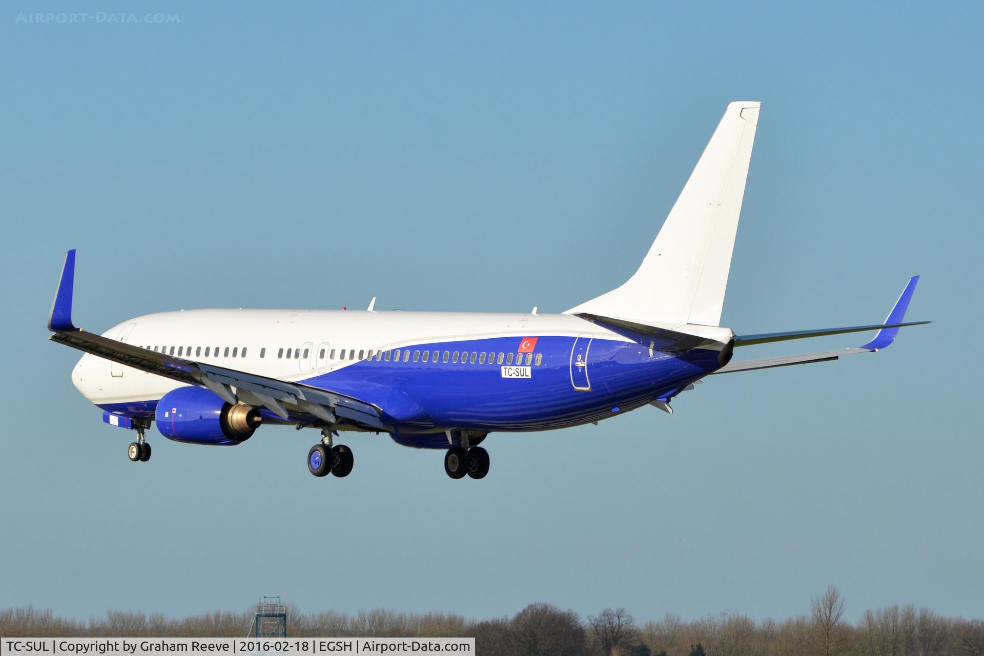 TC-SUL, 1998 Boeing 737-85F C/N 28822, Going round after first approach.