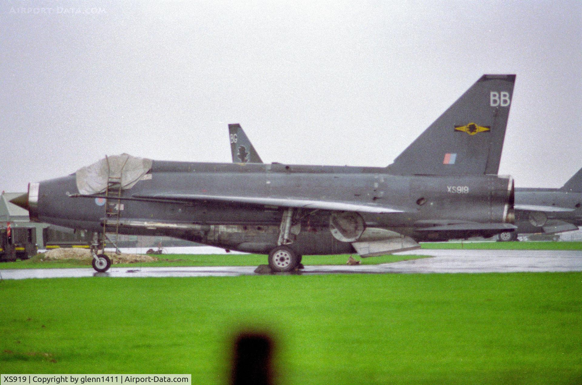 XS919, 1966 English Electric Lightning F.6 C/N 95252, RAF Binbrook 1987 