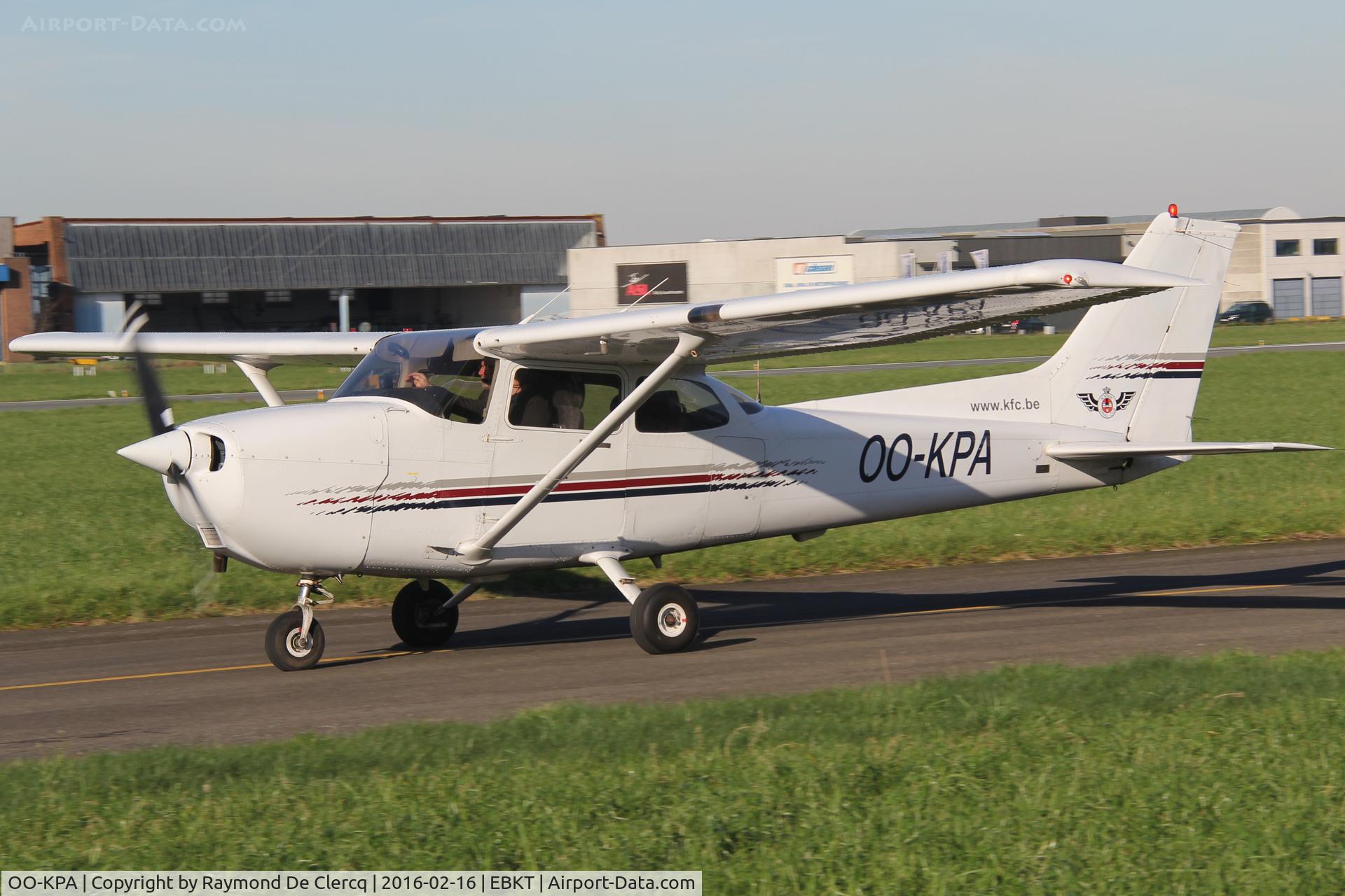 OO-KPA, 1998 Cessna 172R C/N 17280521, Taxiing out.
