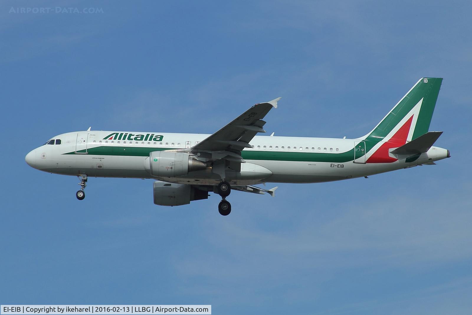 EI-EIB, 2010 Airbus A320-216 C/N 4249, Flight from Roma on final approach to runway 30.