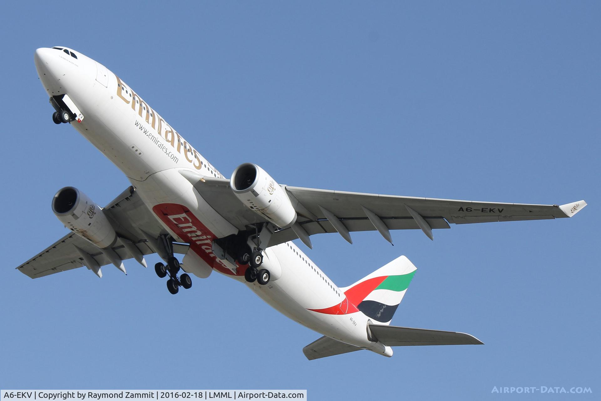 A6-EKV, 1999 Airbus A330-243 C/N 314, A330 A6-EKV Emirates Airlines