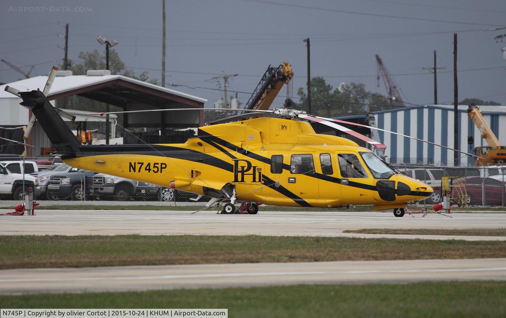 N745P, 2006 Sikorsky S-76C C/N 760619, Houma airport