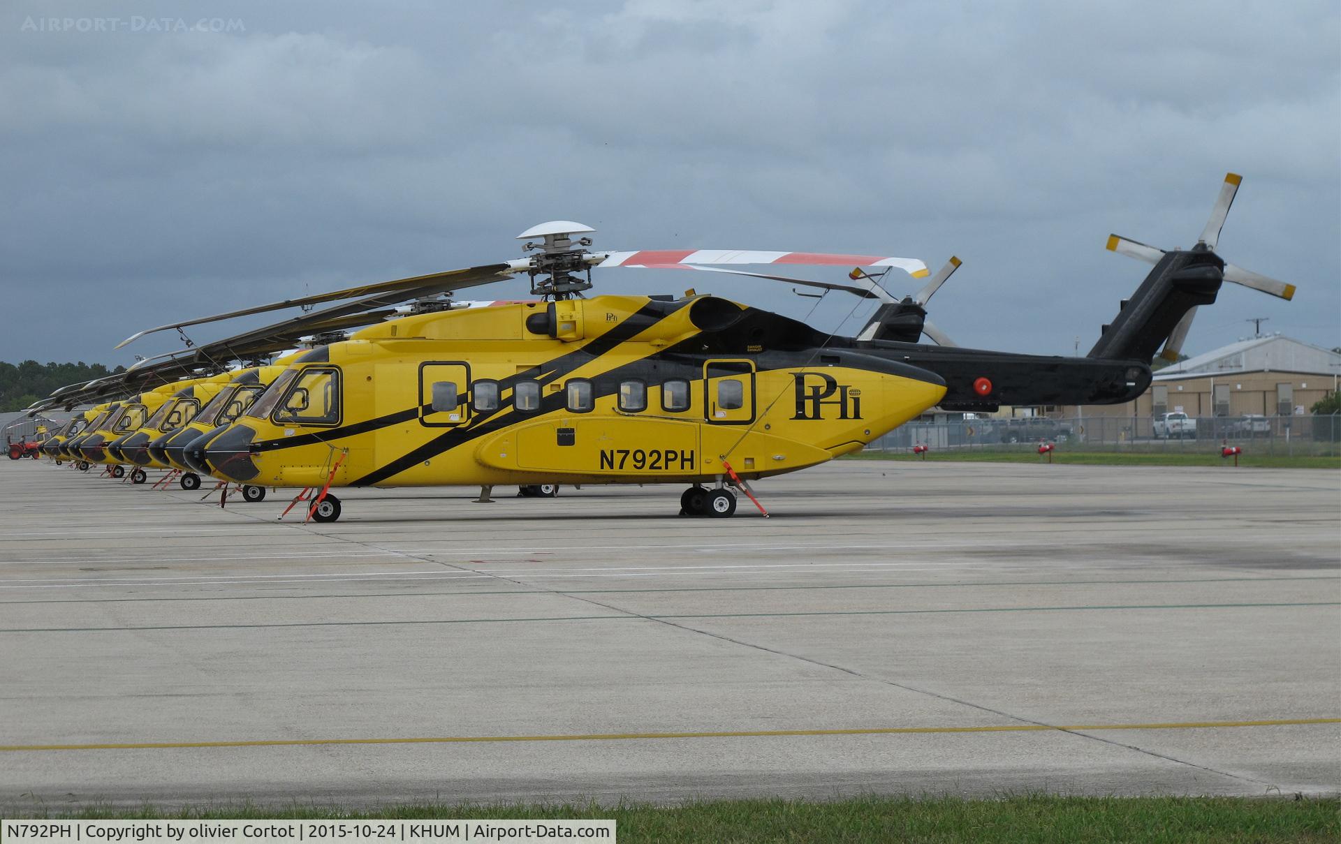 N792PH, 2006 Sikorsky S-92A C/N 920037, At lot of helos in Houma...