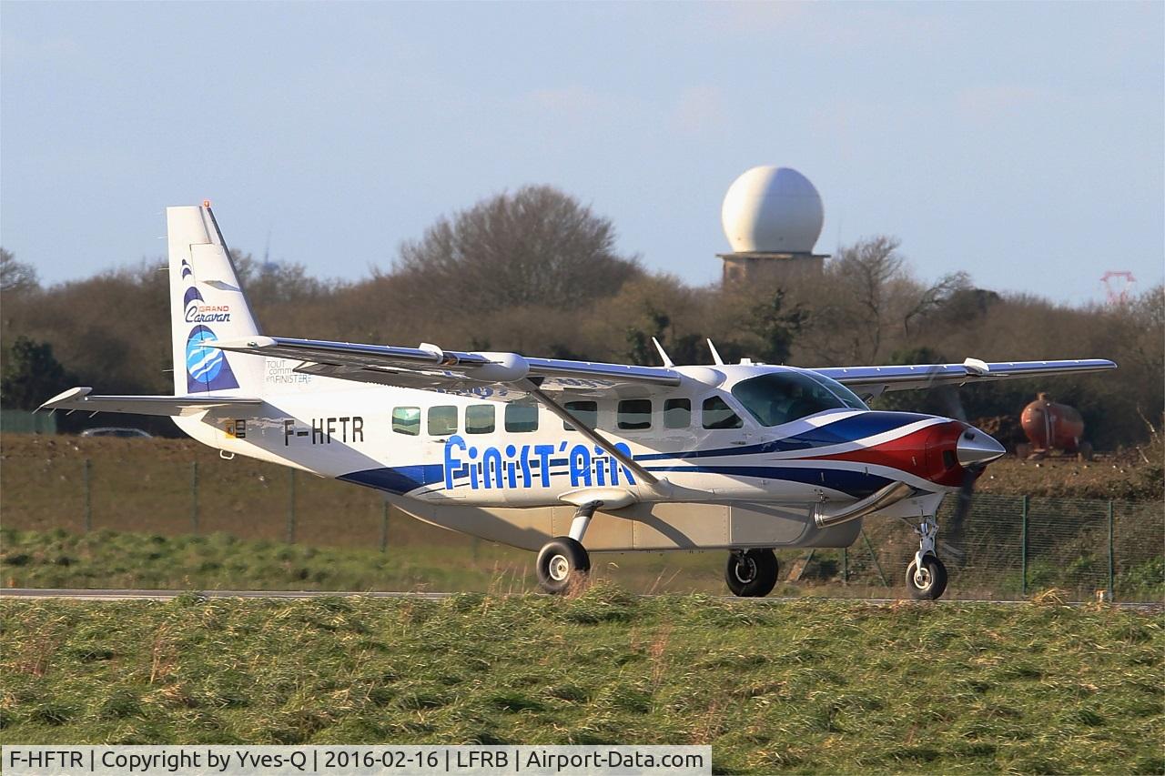 F-HFTR, 2008 Cessna 208B Grand Caravan C/N 208B-2041, Cessna 208B Grand Caravan, Taxiing to holding point rwy 25L, Brest-Bretagne airport (LFRB-BES)