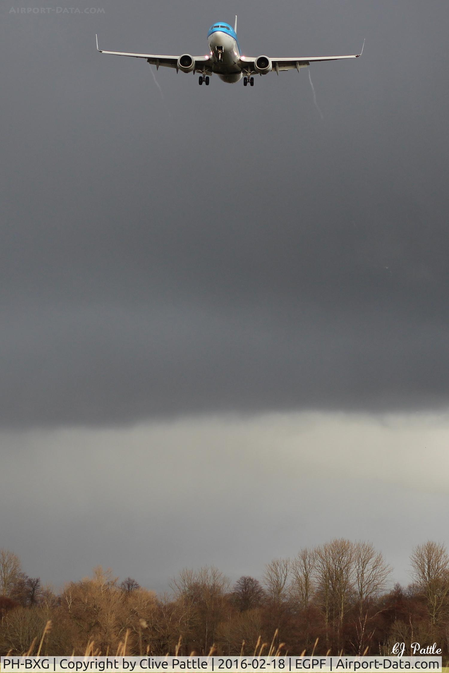 PH-BXG, 2000 Boeing 737-8K2 C/N 30357, On finals to Glasgow EGPF