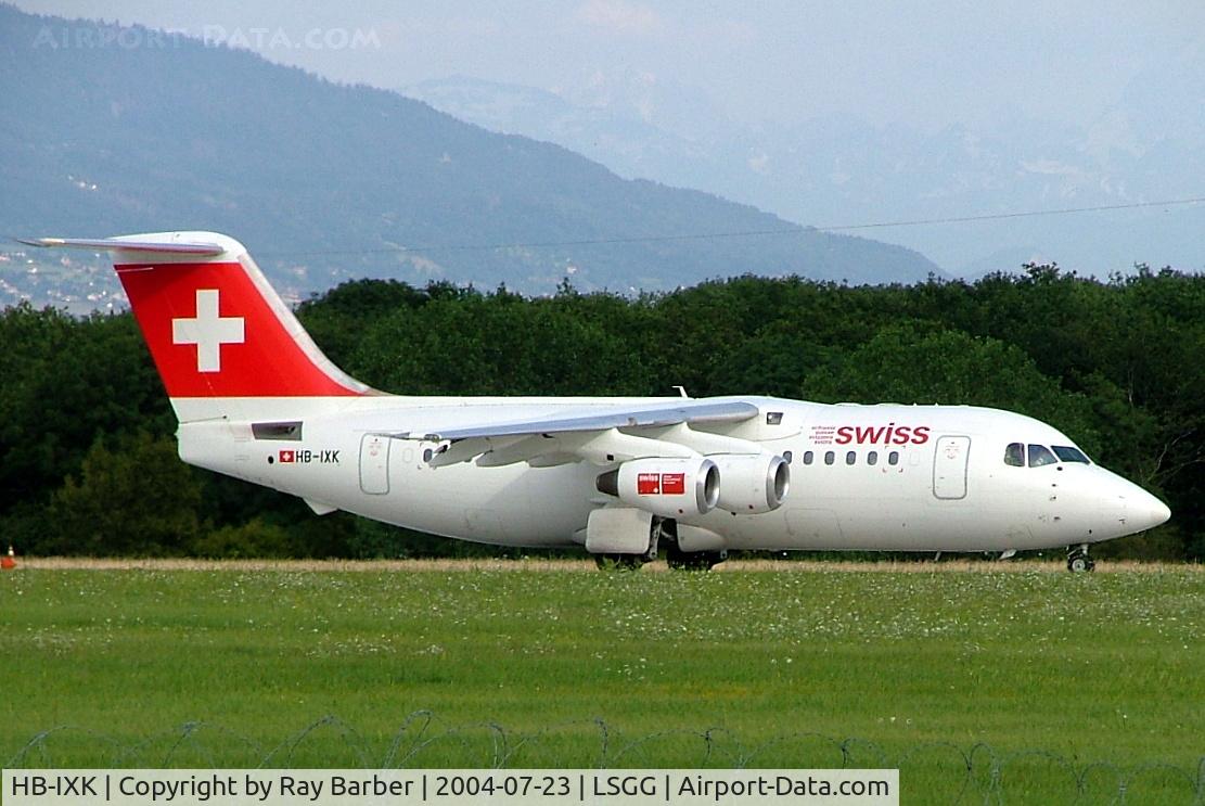HB-IXK, 1993 British Aerospace Avro 146-RJ85 C/N E.2235, Avro 146-RJ85 [E2235] (Swiss European Air Lines) Geneva-International~HB 23/07/2004. Prior to One World logo added between cockpit and forward door.