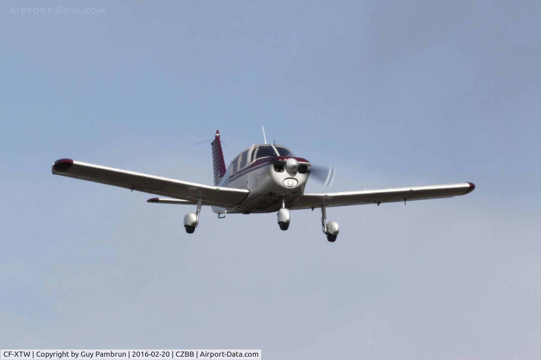 CF-XTW, 1968 Piper PA-28-140 C/N 28-25407, Landing