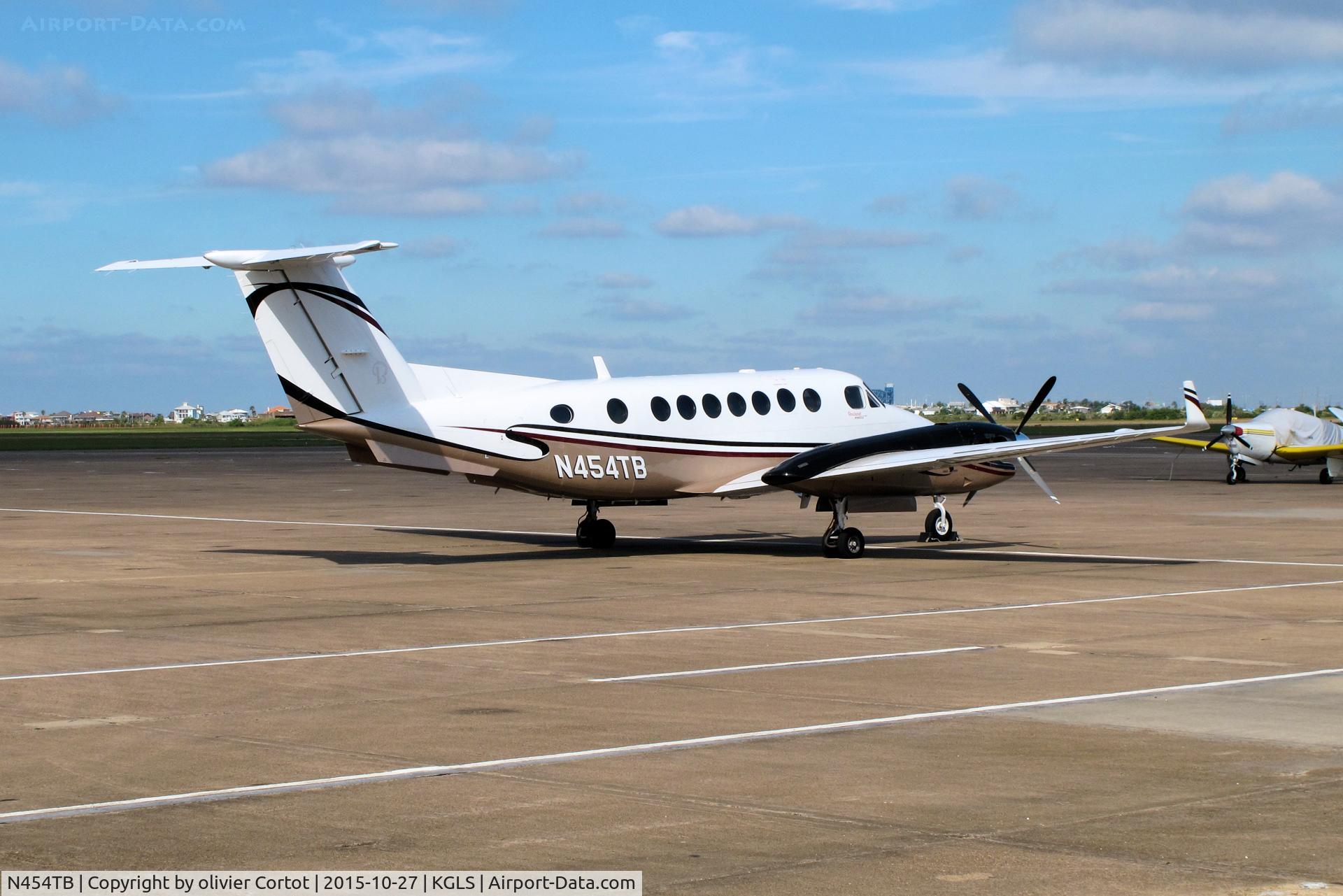 N454TB, 2007 Hawker Beechcraft 350 King Air (B300) C/N FL-554, Galveston