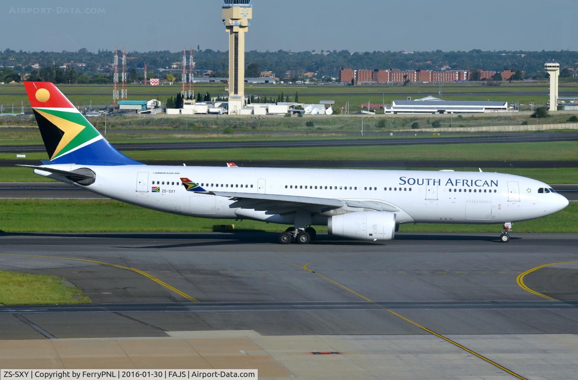 ZS-SXY, 2011 Airbus A330-243 C/N 1210, South African A332 taxying for the active.