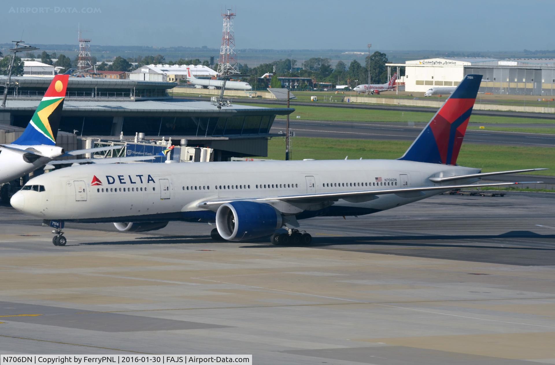 N706DN, Boeing 777-232/LR C/N 30440, Delta B772 arriving in JNB after a 15 hour plus flight from ATL.