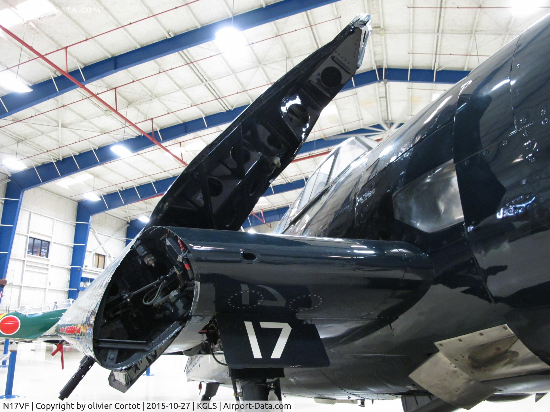 N17VF, Grumman F6F-5 Hellcat C/N A-11956 (USN94204), wing folding mechanism